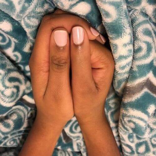 This Person Can’t Bend Their Right Thumb